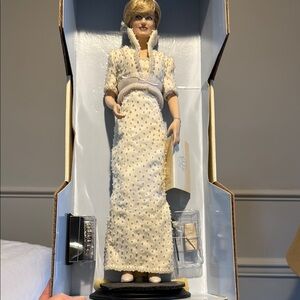 Diana, Princess of Wales porcelain portrait dollElegant White Beaded Doll in Box